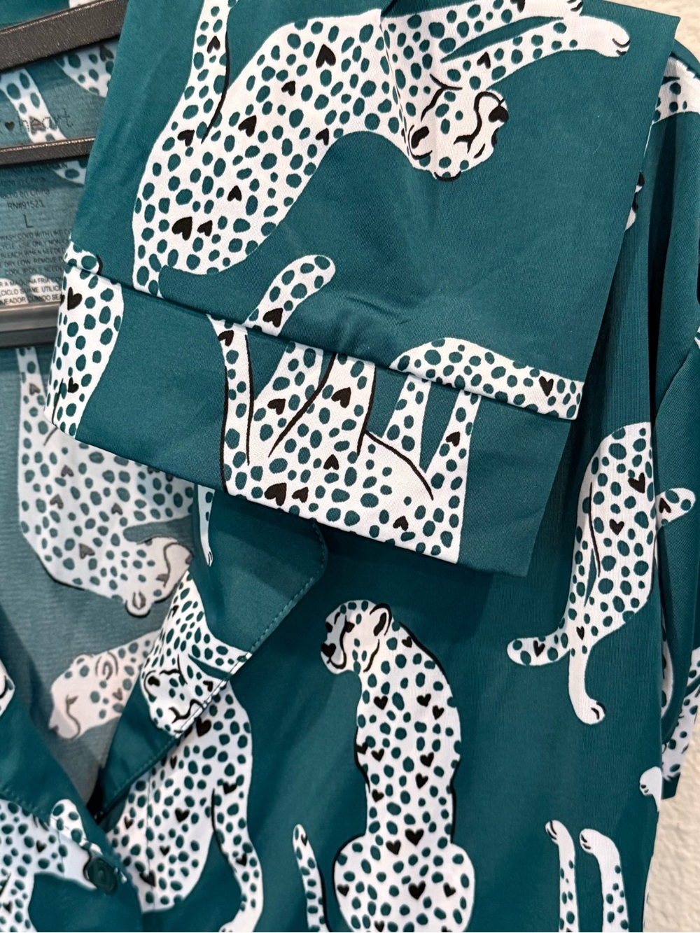 Derek Heart Long Sleeve Leopard Jaguar Print Button Up Blouse Size L Green - Picture 4 of 6